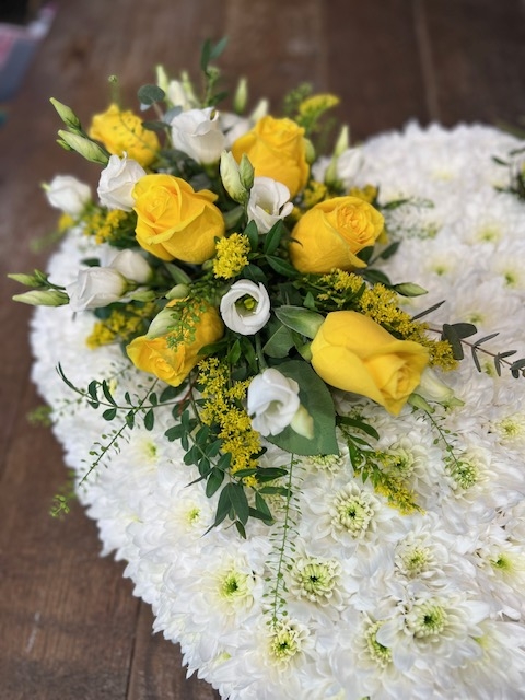 Classic Heart  Ribbon edge with Yellow Roses