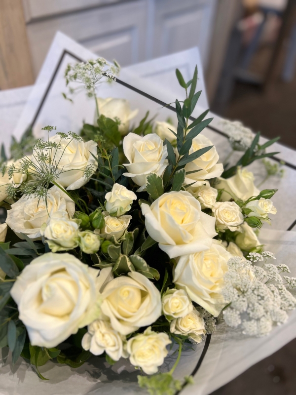 Pure love White Rose Handtied