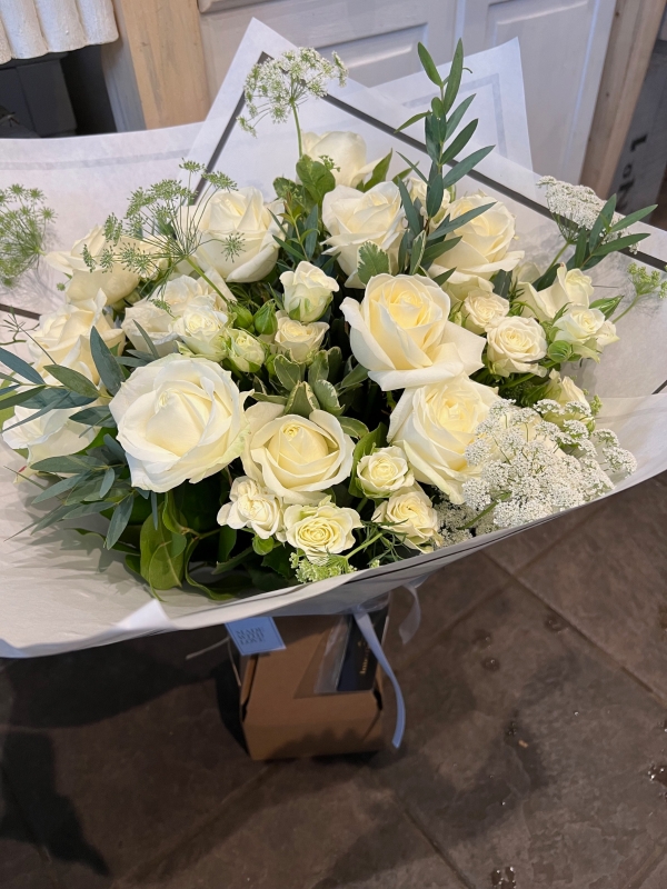 Pure love White Rose Handtied