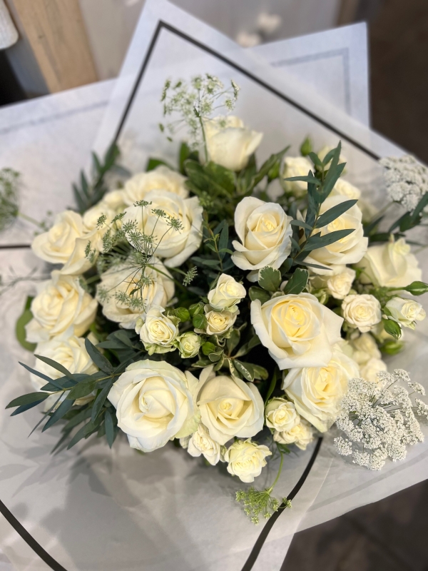 Pure love White Rose Handtied