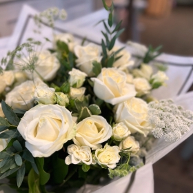 Pure love White Rose Handtied