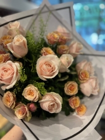 Sweet Kisses Rose Handtied